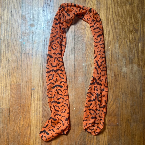 Four printed scarves! - Picture 8 of 8